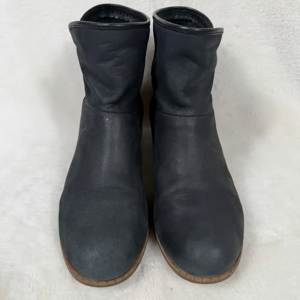 UGG Leather Ankle Boots Black Shearling Lined Low Heel Booties Women’s 10